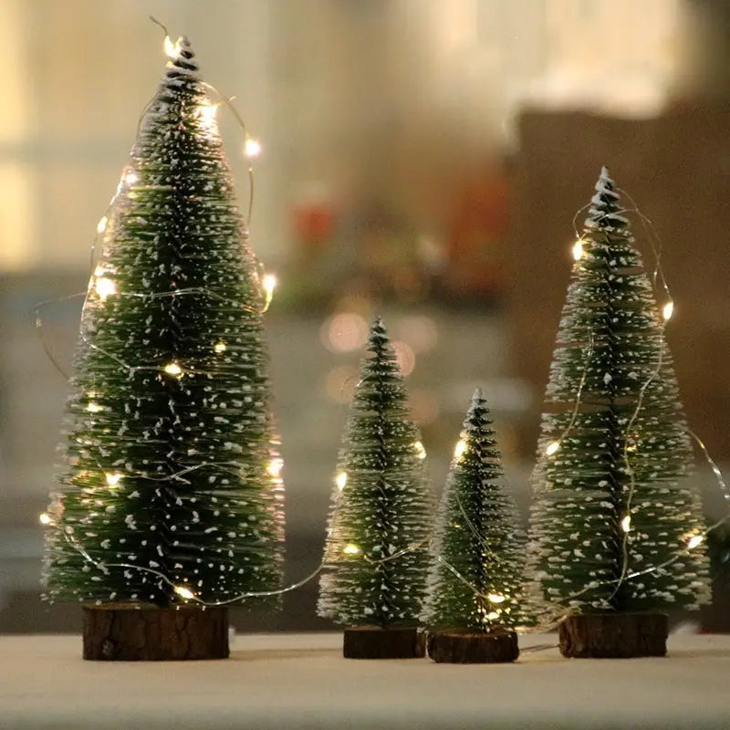 Mini Pinheiro de Natal Nevado com Luzes